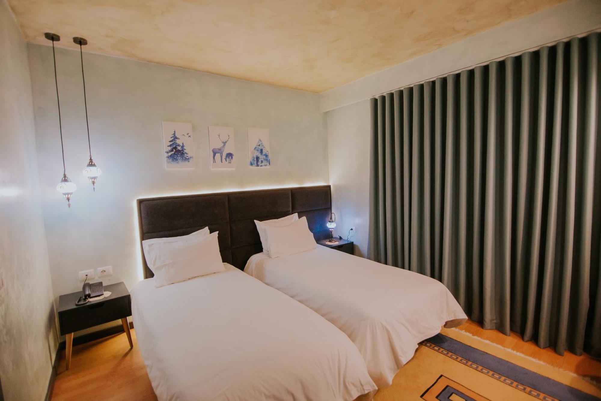 Dim'S Hotel & Restaurant Korça Exteriör bild